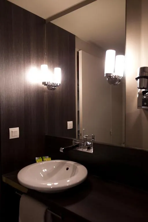 Residence Otelia Affaires & Bien-Etre Лион 2*,